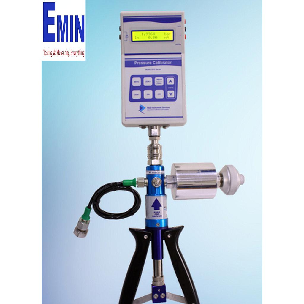 Hand-operated pressure calibration pump used for field and bench pressure testing