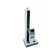 Calibration work for a universal tensile testing machine in a materials testing environment