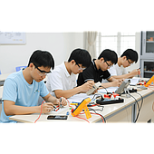 What kind of multimeter should an introductory electronics student use?