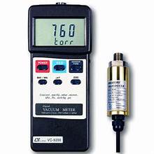 Portable vacuum pressure measuring instrument used for field testing
