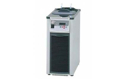 Laboratory recirculating chiller used for temperature control and cooling circulation