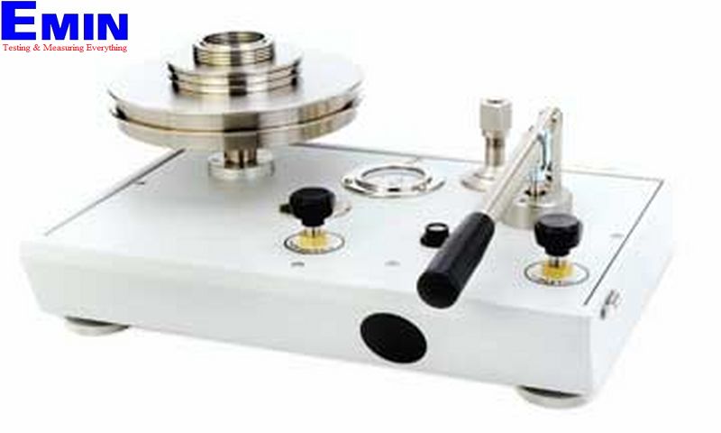 Pressure calibration equipment used for precise reference pressure generation